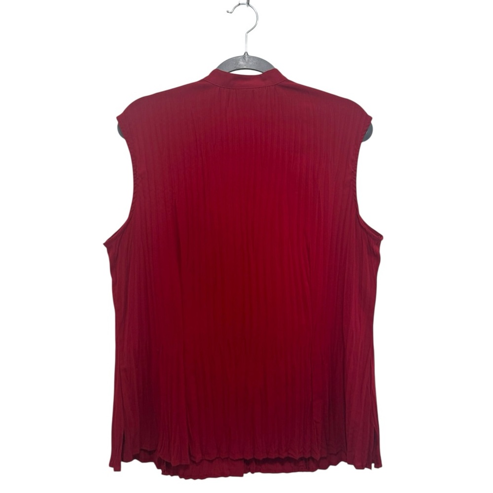 East 5th Sleeveless Pleated Button-Front Blouse — Deep Red - Picture 2 of 3